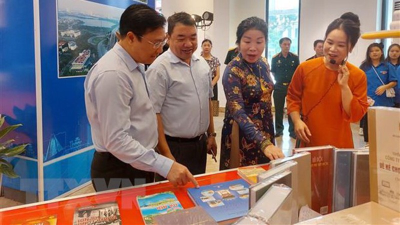 В Ханое проходит выставка, посвященная 15-й годовщине расширения административных границ столицы