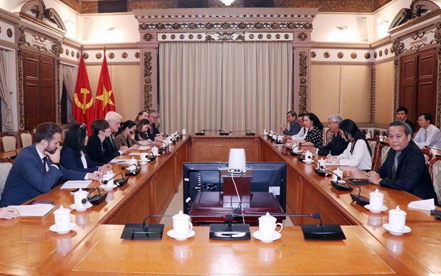 Великобритания сотрудничает с городом Хошимином в обмене опытом по зеленому развитию