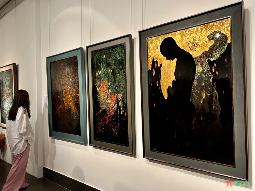 Выставка живописи Прогулка по лаковой земле