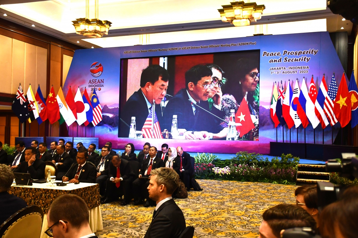 Вьетнам продвигает оборонное сотрудничество в рамках АСЕАН и в расширенных рамках АСЕАН