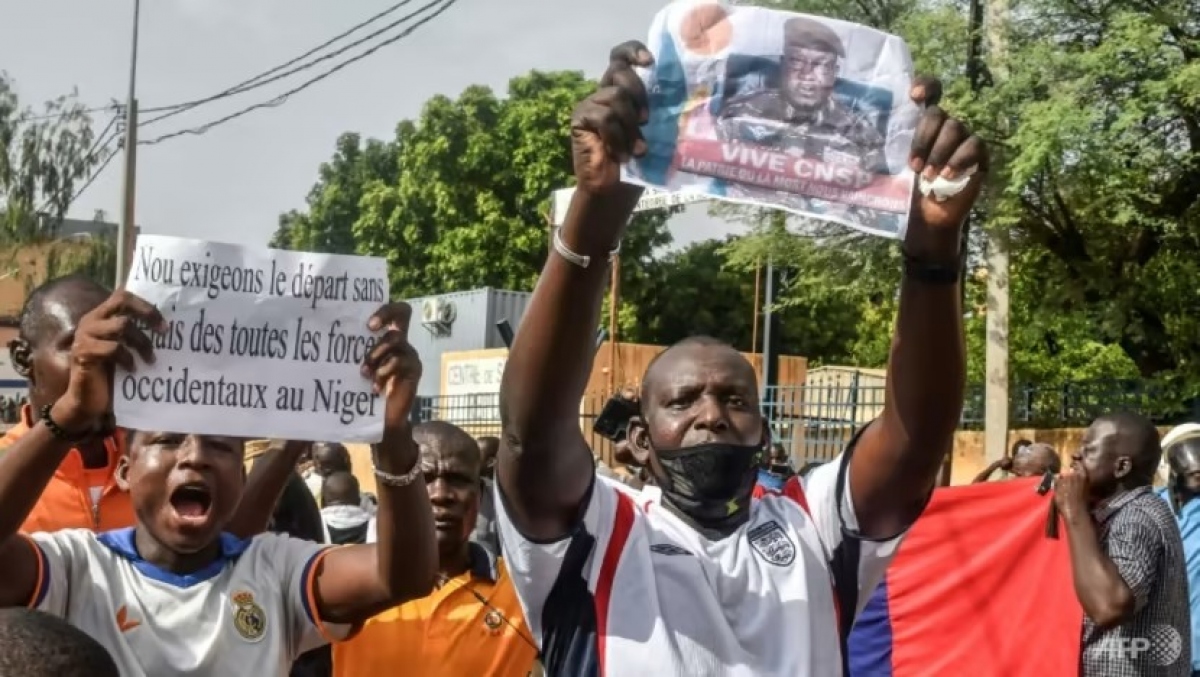 Оказание активной поддержки вьетнамским гражданам для безопасной эвакуации из Нигера