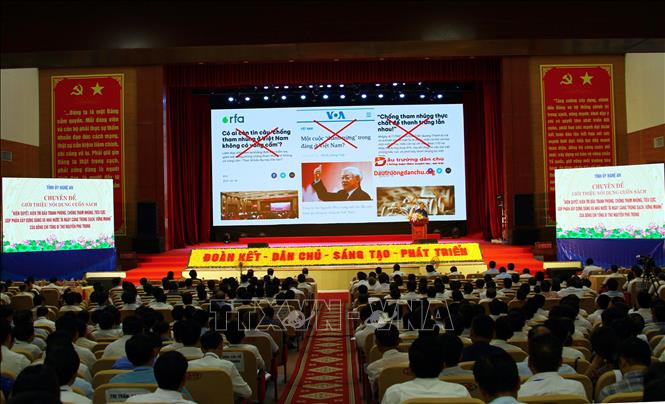 Нгеан Представлена книга Генерального секретаря ЦК КПВ Нгуен Фу Чонга о предотвращении и борьбе с коррупцией и негативом