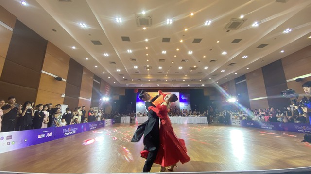 Фестиваль спортивного танца привлек 700 участников всех возрастов