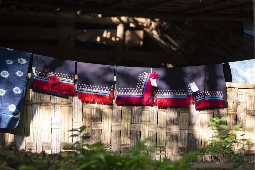 Сохранение парчового ткачества, уникальной культуры народности Заотиен в Хоабине