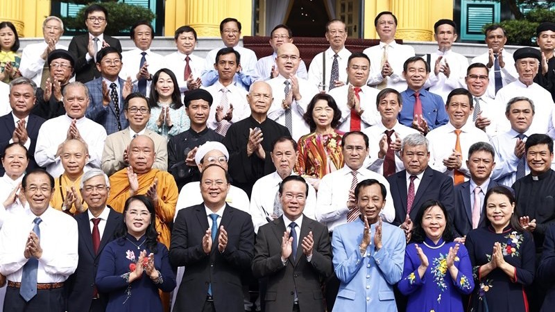 Президент Вьетнама Во Ван Тхыонг встретился с выдающимися жителями города Хошимин