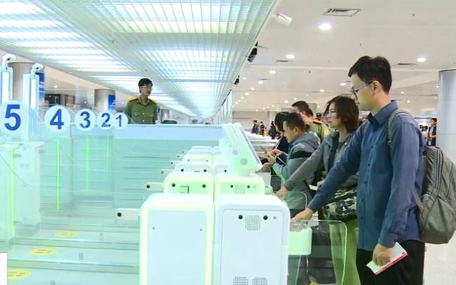 Запуск автоматического паспортного контроля в 5 аэропортах Вьетнама