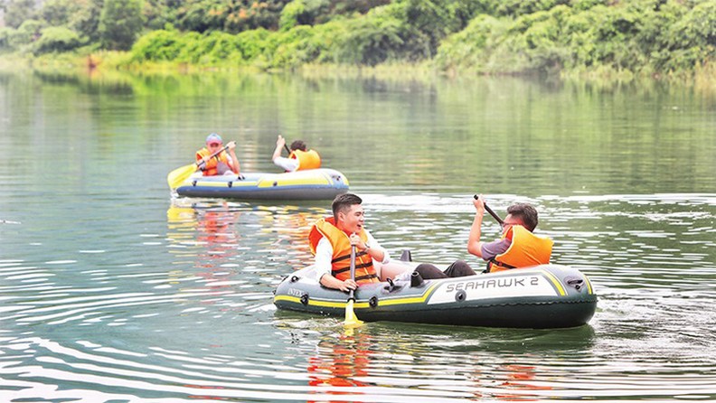 Наслаждаемся красотой озера Камшон в провинции Бакжанг