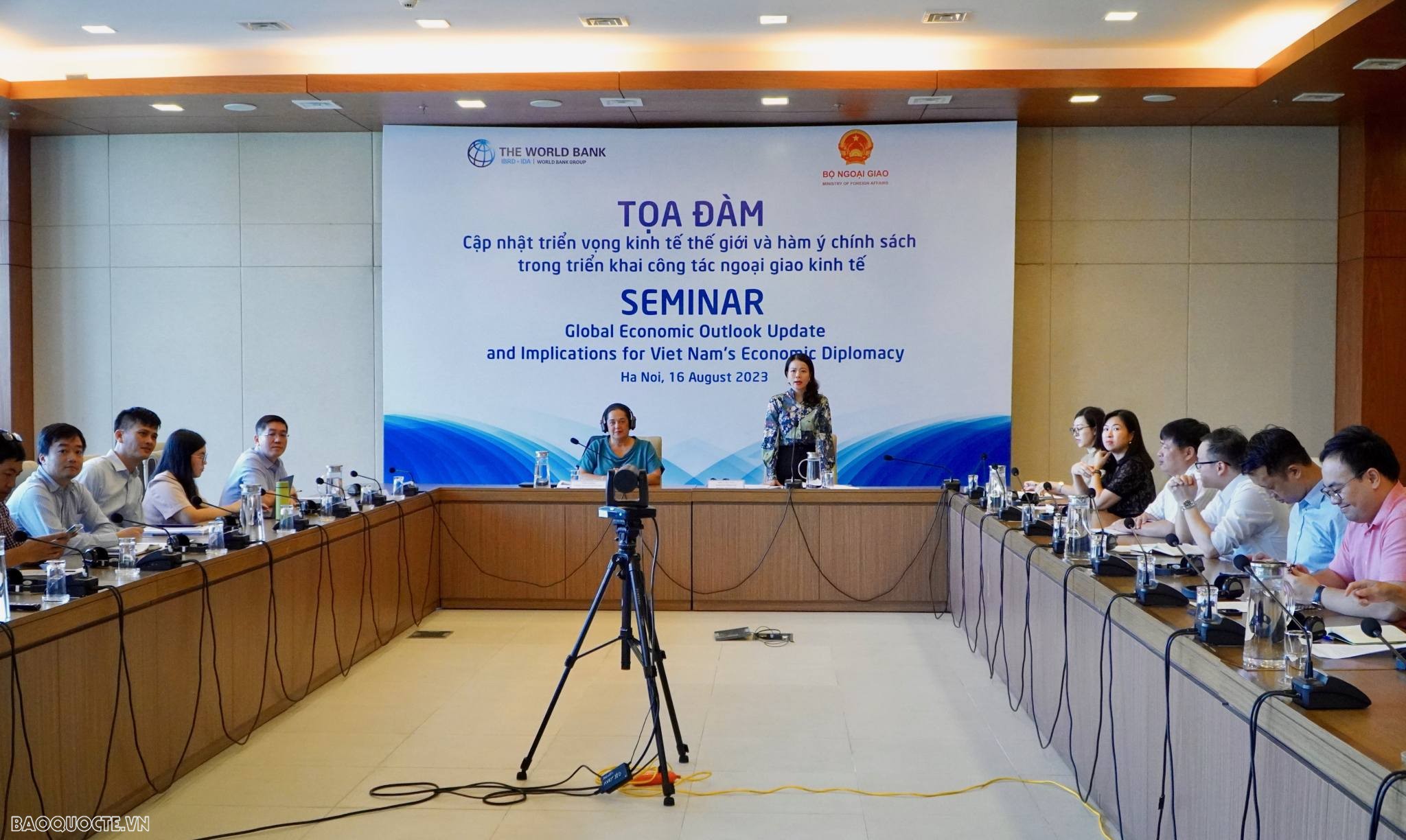 Реализация девиза экономической дипломатии «Превратить предприятия и местности в центры оказания услуг»