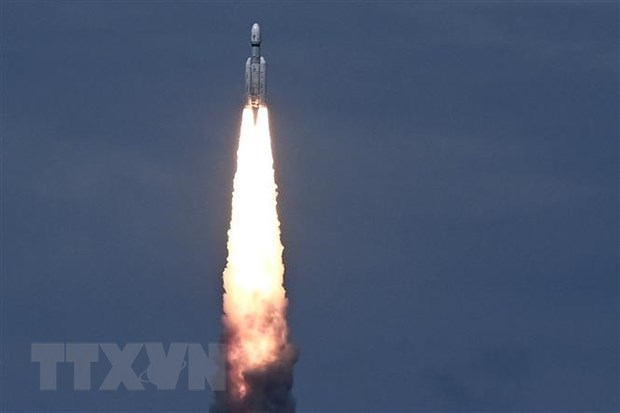 Луноход Прагъян выехал на поверхность спутника Земли