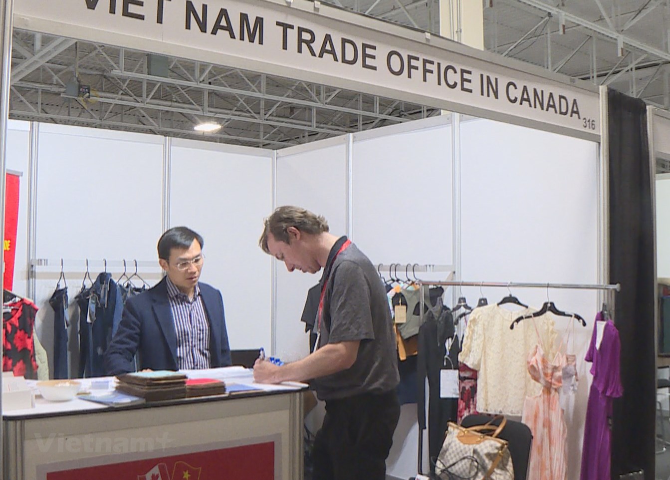 Текстильная и швейная промышленность Вьетнама продвигает экспорт в Канаду с помощью соглашения ВПТТП