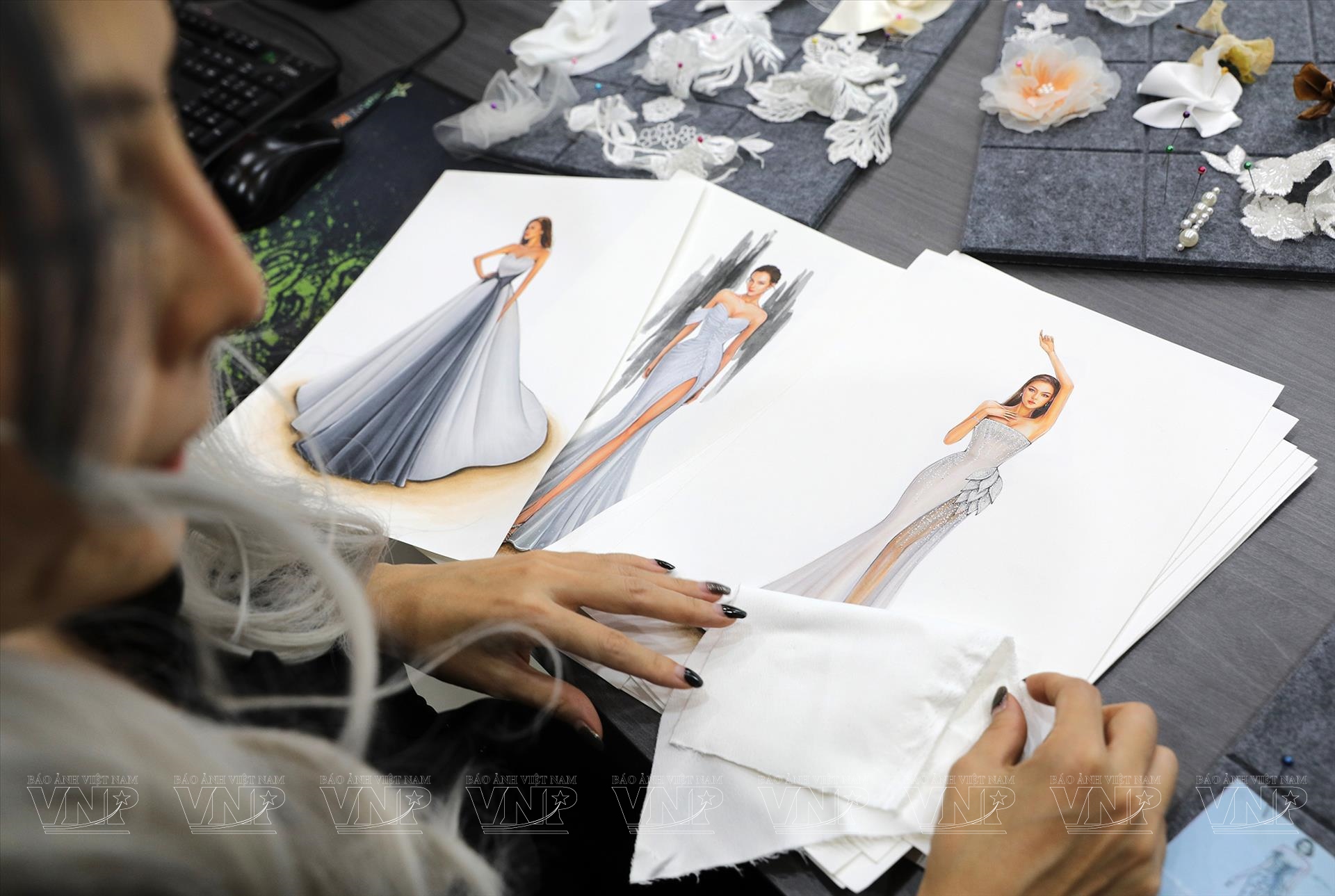 Красота Вьетнама через коллекцию свадебных платьев “Тхыонг” на Парижской неделе моды