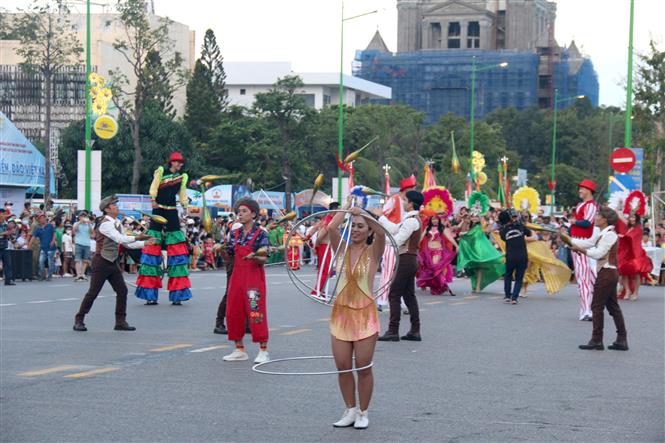 Фестиваль «Цвета Биньтхуана» на улицах Фантхиет