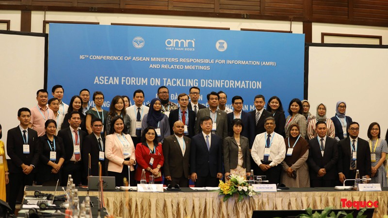 Совместное реагирование на ложную информацию и борьба с ней в киберпространстве