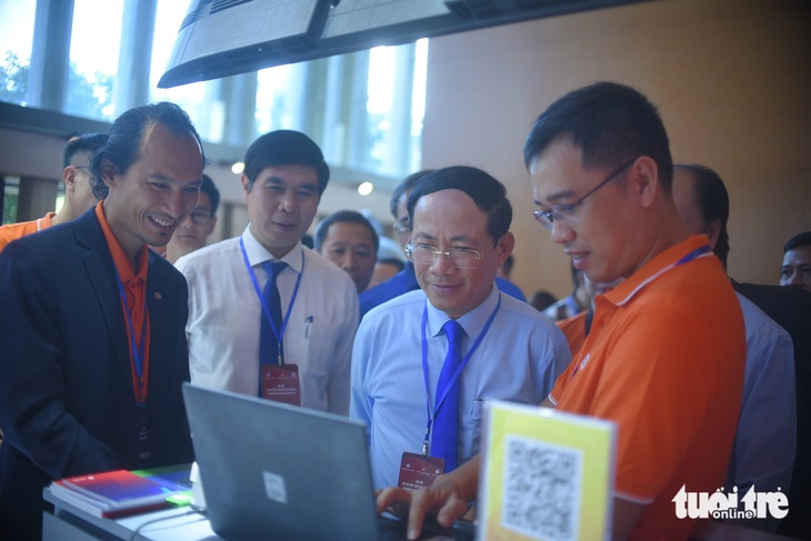 Жители Куинёна испытывают новые технологические устройства