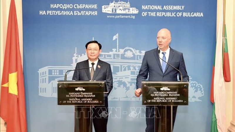 Председатель НС и Председатель Народного собрания Болгарии провели пресс-конференцию