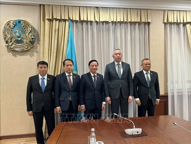 Заместитель председателя НС Вьетнама посетил Казахстан
