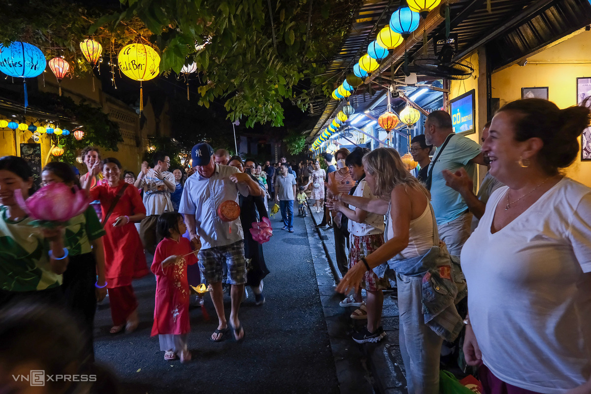 Фестиваль середины осени в Хойан признан объектом нематериального культурного наследия государственного значения
