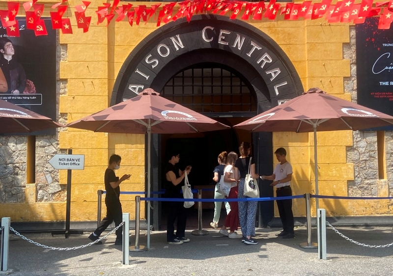 Число иностранных посетителей во Вьетнаме достигло почти 9 миллионов человек