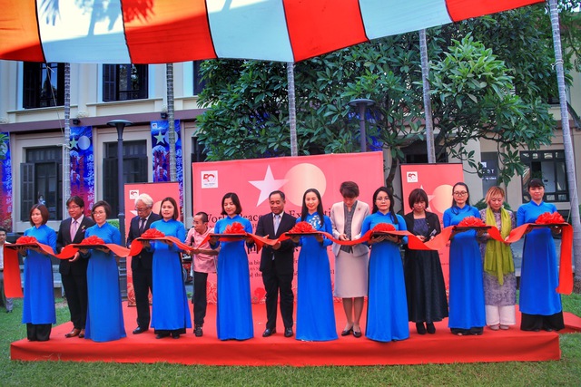 На всемирной выставке искусства мира представлены 200 работ японских артистов