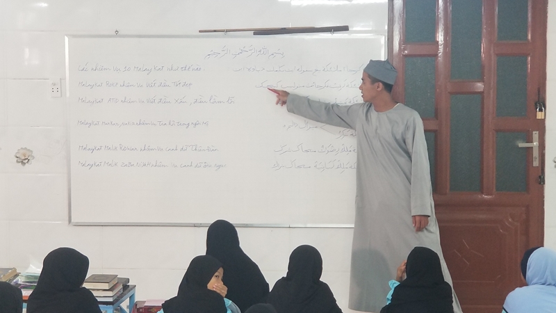 Анзянг Усилия по сохранению языка и письменности народа Чам