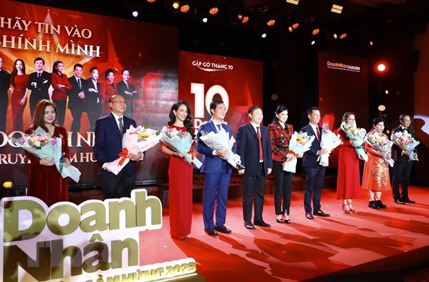 В городе Хошимине чествованы 10 образцовых бизнесменов