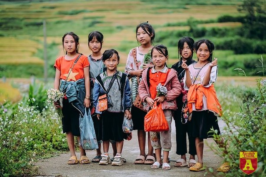 Простота Шапа в золотых осенних тонах в деревне Лаочай - Таован