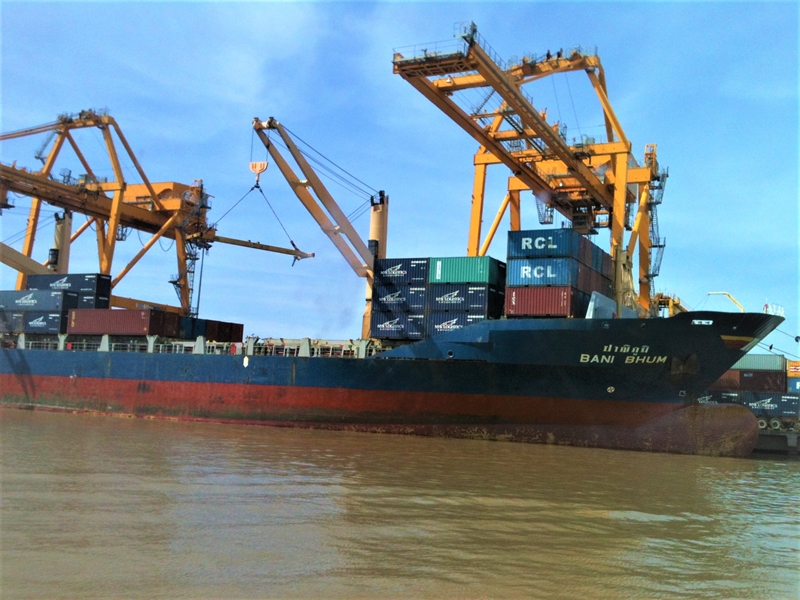 Общий объем импортно-экспортного оборота Вьетнама за 10 месяцев 2023 года превысил 500 млрд долларов США