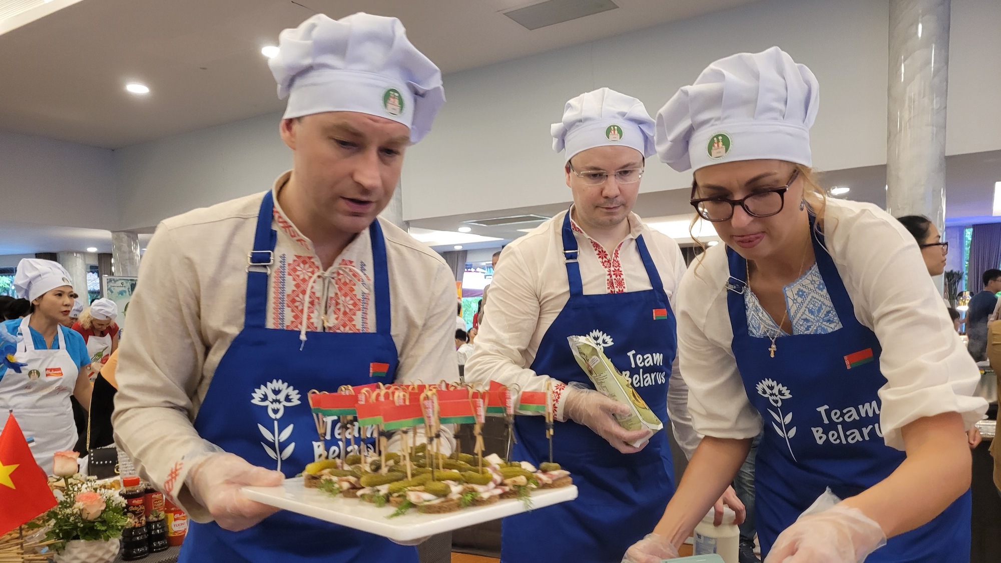 Генеральный консул Беларуси в г Хошимине получил звание «Супершеф»