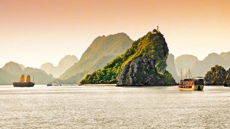 Condé Nast Traveler Бухта Халонг — одно из 51 красивейших мест в мире