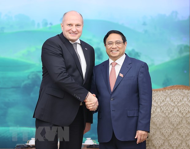 Премьер-министр Фам Минь Тьинь принял главу Министерства по чрезвычайным ситуациям России