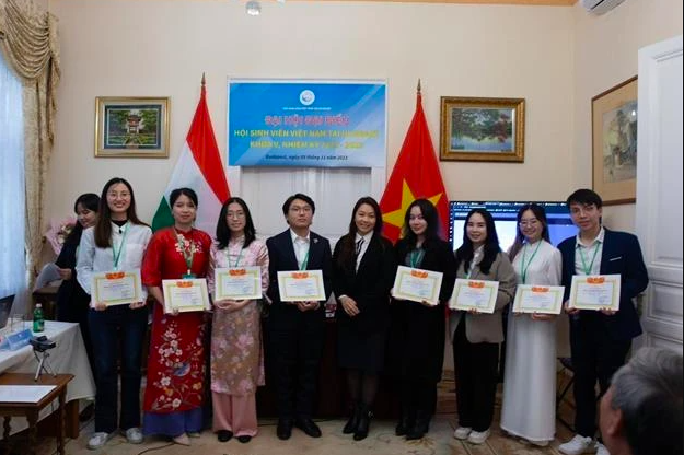 Ассоциация вьетнамских студентов в Венгрии укрепляет солидарность