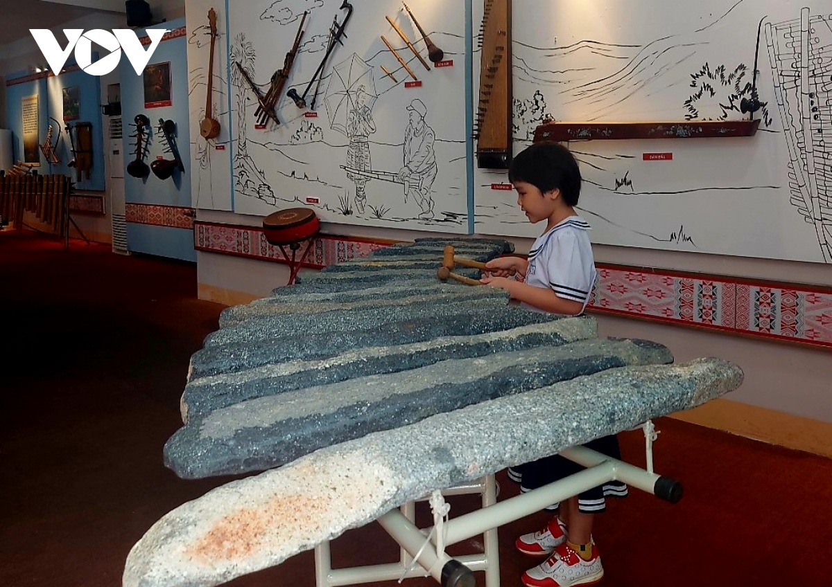 Выставка музыкальных инструментов и национальных сокровищ в Зялай