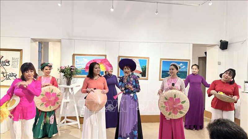 Распространение любви к Родине среди сообщества вьетнамцев во Франции