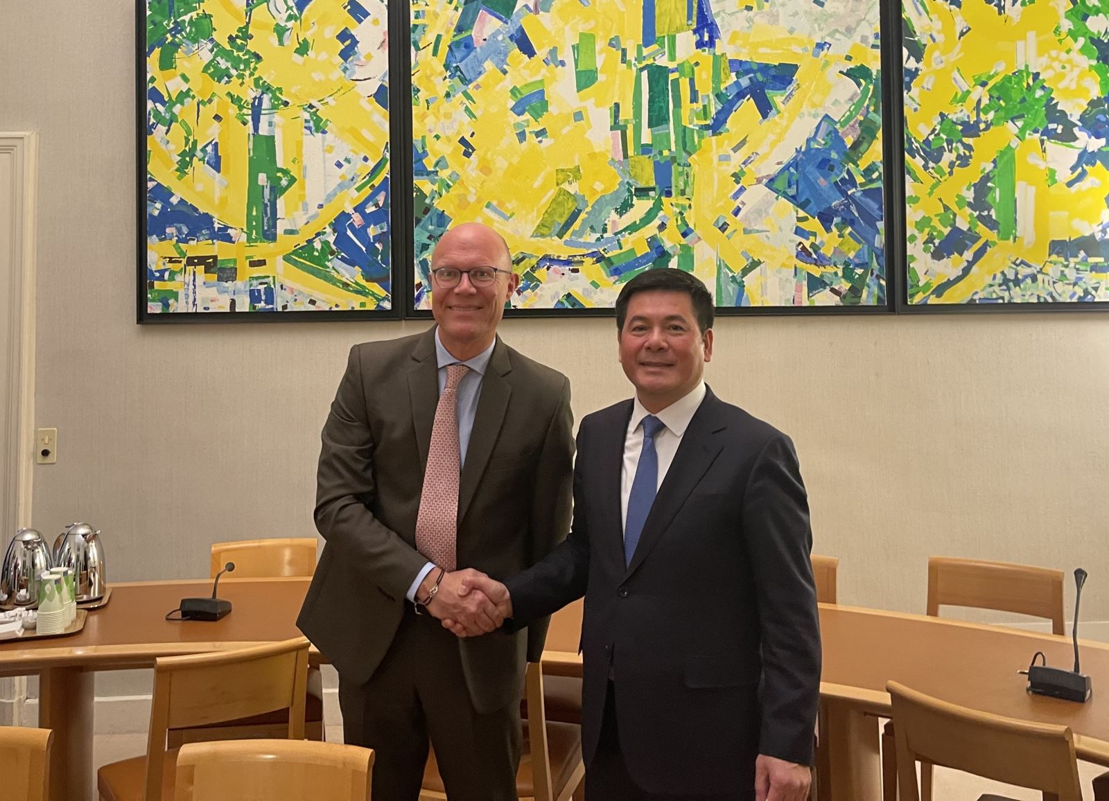 Французские энергетические корпорации выражают желание продолжать сотрудничество с Вьетнамом