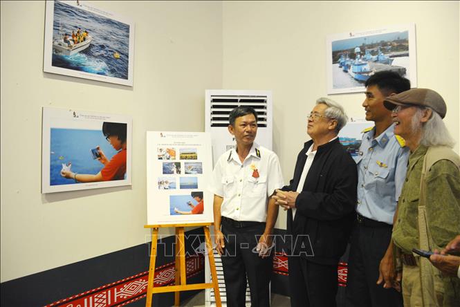 Фотовыставка и репортажно-документальный фильм «Чыонгша – там, где начинаются волны»