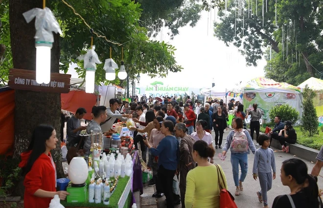 Веганский фестиваль - 2024 распространяет дух зеленой жизни с вьетнамской и международной кухнями