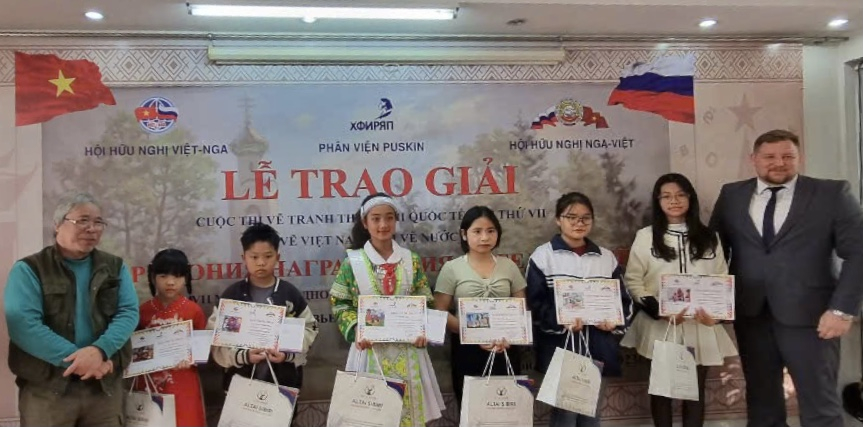 Прошла церемония награждения победителей конкурса «Я рисую Вьетнам – Я рисую Россию»