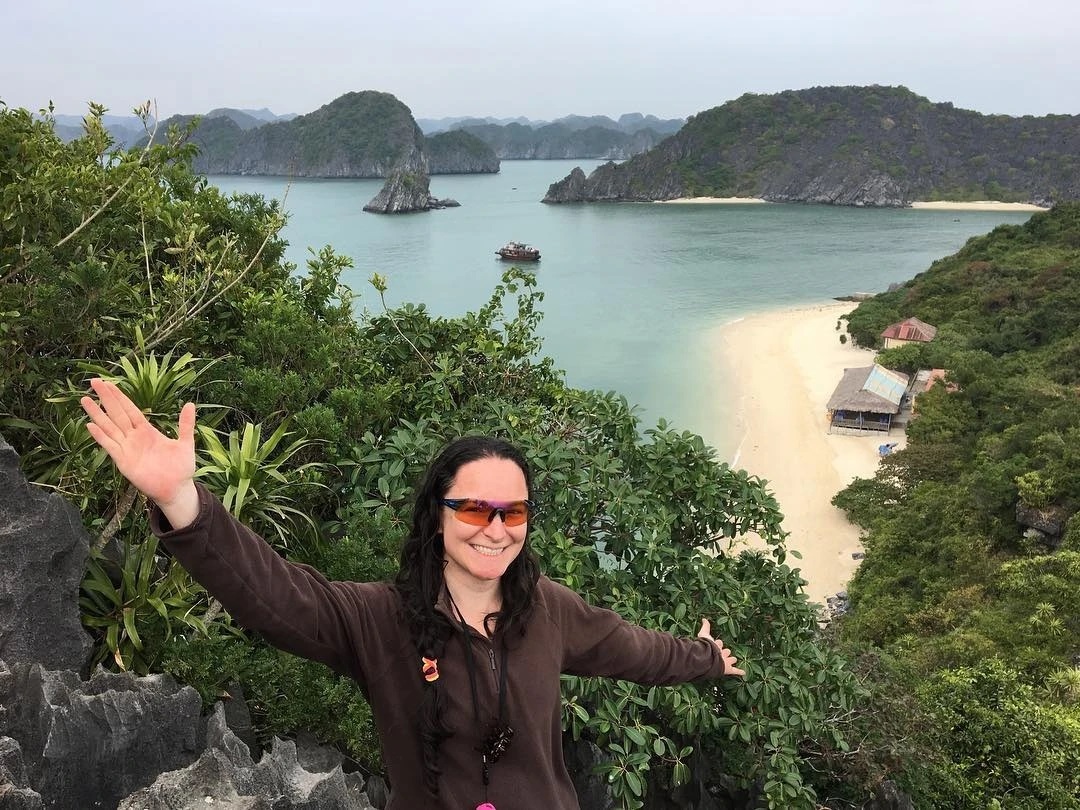 Иностранка проехала на велосипеде из Ханоя в Хошимина