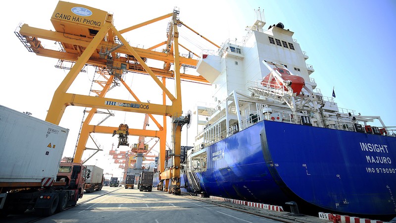 Отдание приоритета экономическому росту в увязке с поддержанием макроэкономической стабильности