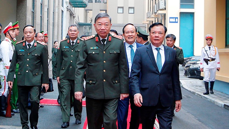 Построение чистых, честных и всесторонне сильных сил общественной безопасности столицы