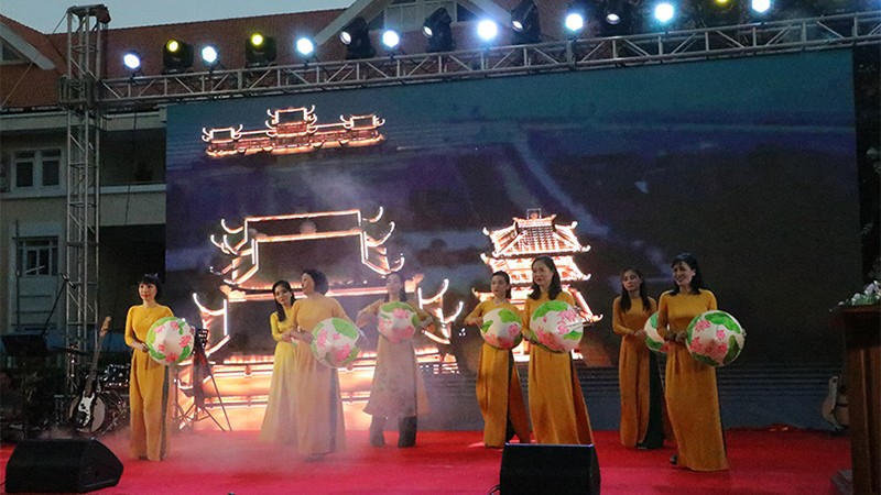 Весенняя атмосфера распространяется среди вьетнамской диаспоры в Камбодже и Малайзии