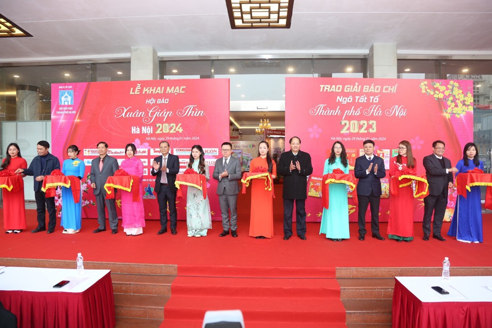 Праздник новогодних выпусков газет 2024