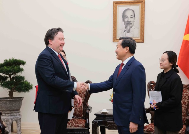 Вице-премьер Ле Минь Кхай принял посла США Марк Кнаппера