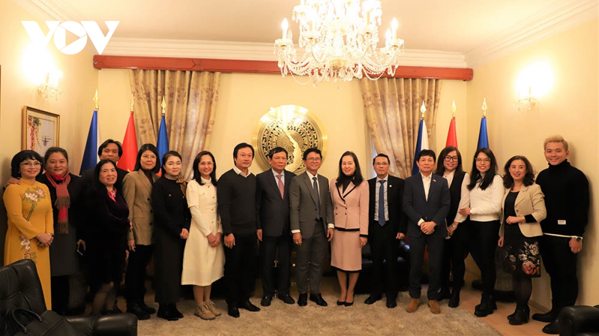 Информирование о политическом механизме развития Хошимина вьетнамцев, проживающих в Чешской Республике