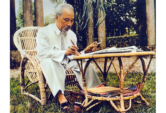 Новогодние поздравления дяди Хо, стихи и исторические предсказания