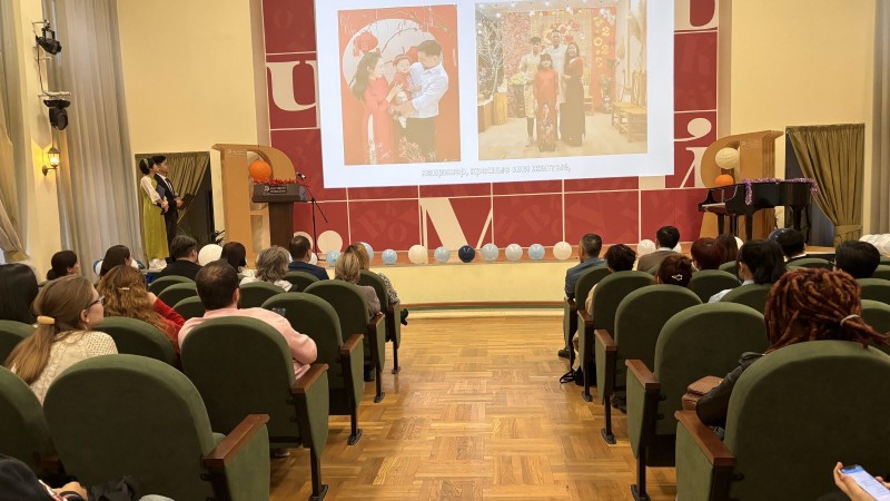 Прошел специальный урок о Тэте для российских студентов, изучающих вьетнамский язык