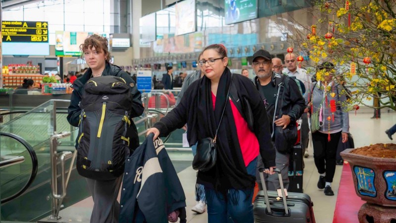 Аэропорт Нойбай принял более 550 тысяч пассажиров во время Тэта