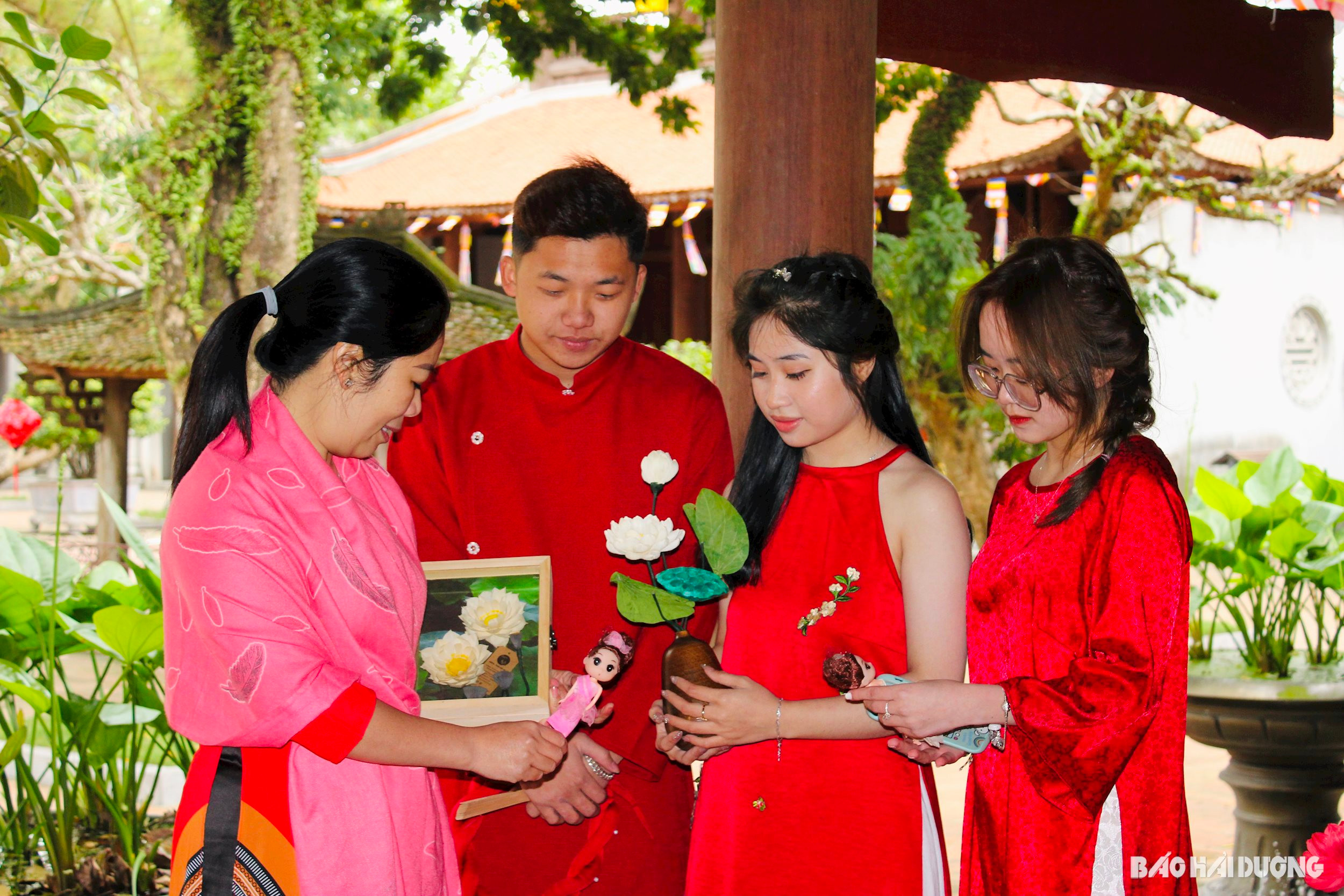 Очарование цветов из кукурузной шелухи в Коншон – Киепбак