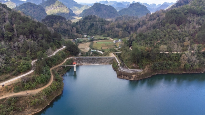 Весенние цвета на озере Банвьет