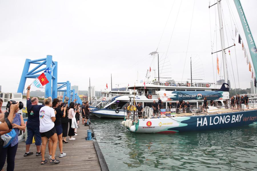 Первые команды – участники кругосветной гонки парусников «Clipper Race» прибыли в Халонг